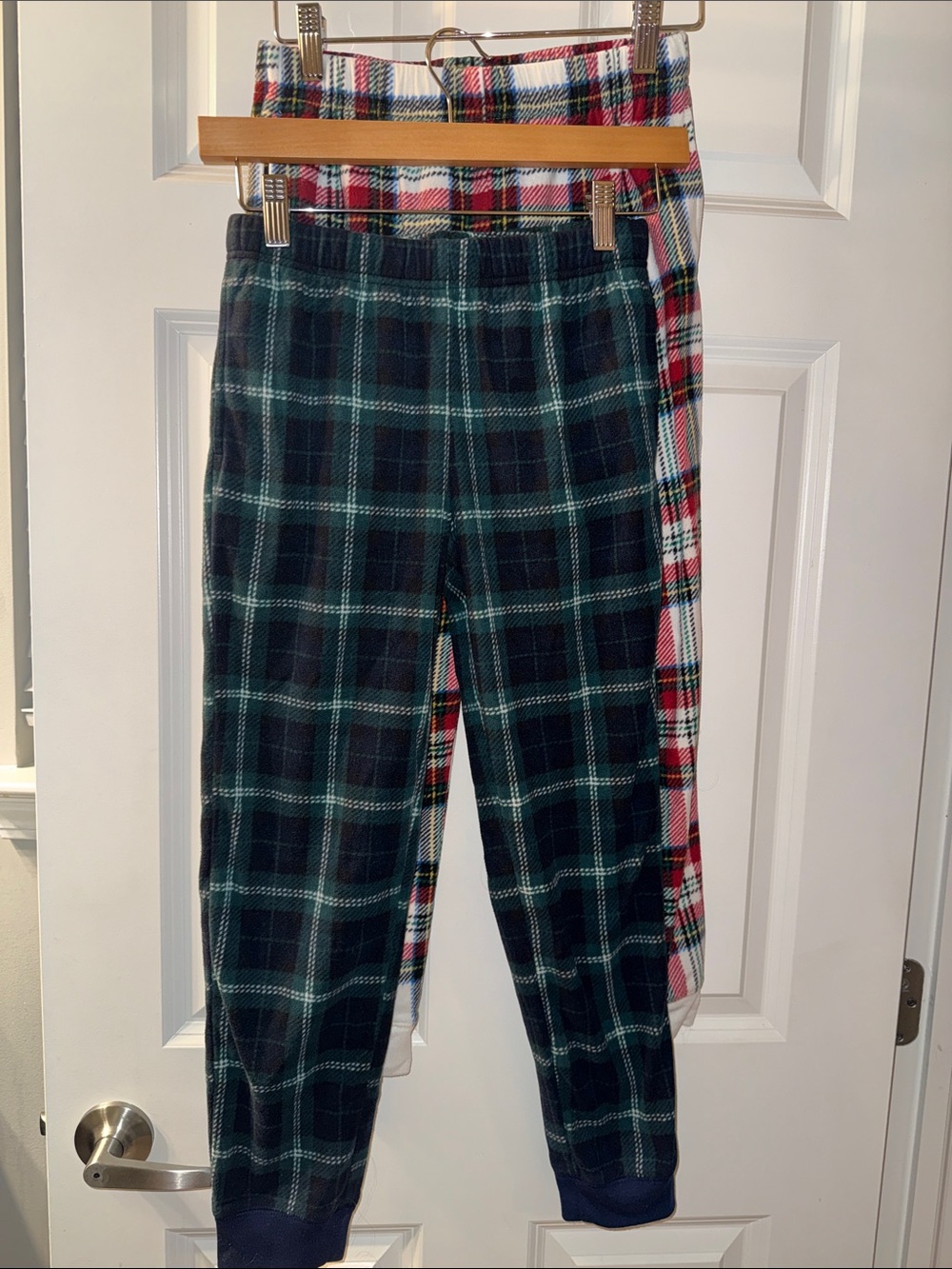 Old Navy Kids unisex set of  mPlaid Fleece Jogger Pants Green/Navy & White/Red